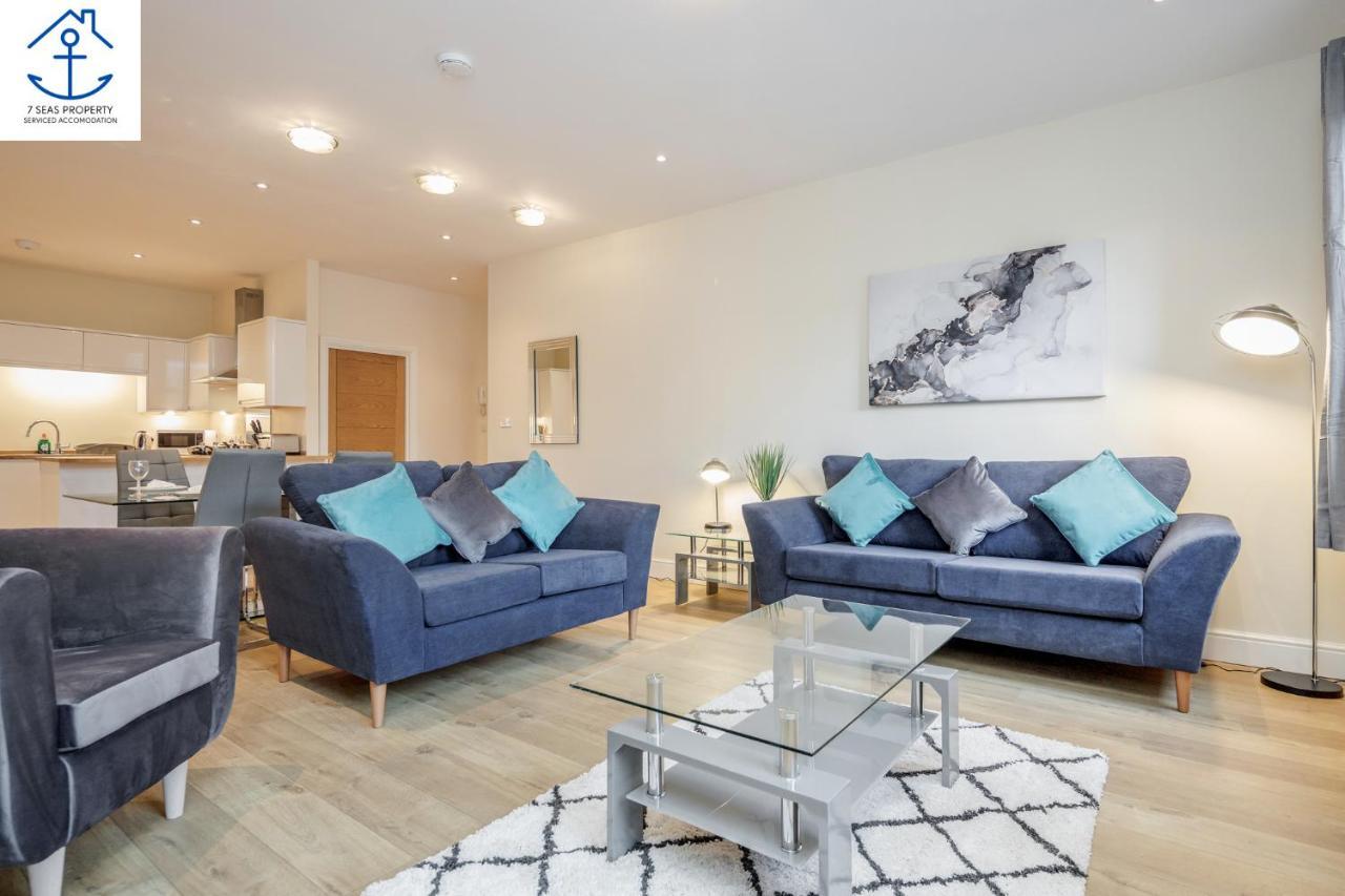 Spacious Luxury 2 Bed Apartment By 7 Seas Property Serviced Accommodation Maidenhead With Parking And Wifi Exterior photo