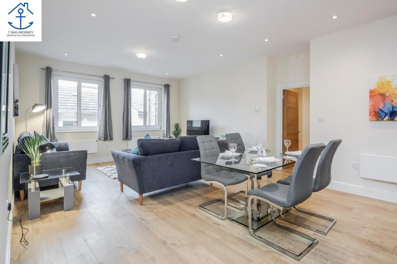 Spacious Luxury 2 Bed Apartment By 7 Seas Property Serviced Accommodation Maidenhead With Parking And Wifi Exterior photo